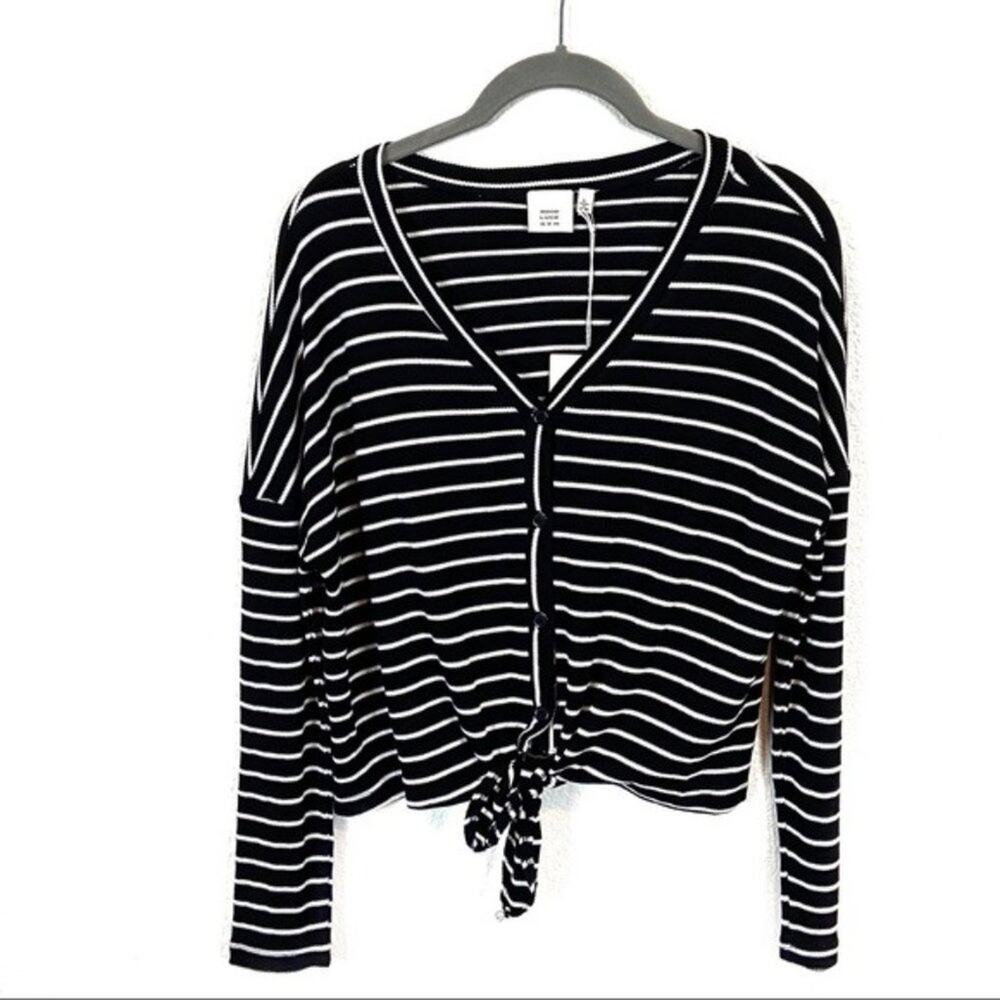 Good Luck Gem Shirt Cropped Women Size Large Tie Front Black White NWT 90s Chic